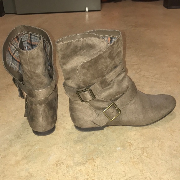 AE Booties - Picture 2 of 4